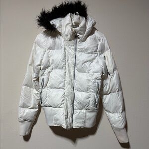 Nike Women's Therma-FIT Hooded Puffer Jacket with Faux Fur Trim White Size Large